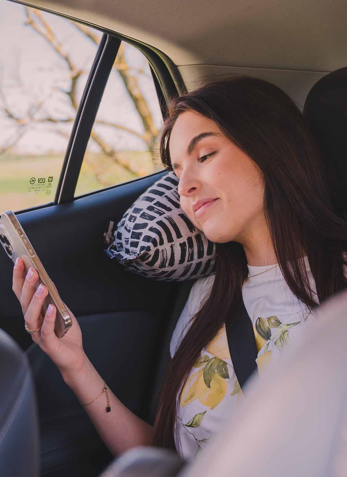Auto Kopfkissen Dunkle Striche